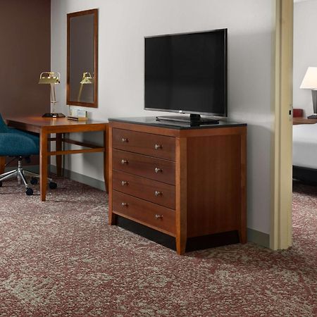 Hilton Garden Inn Милфорд Экстерьер фото