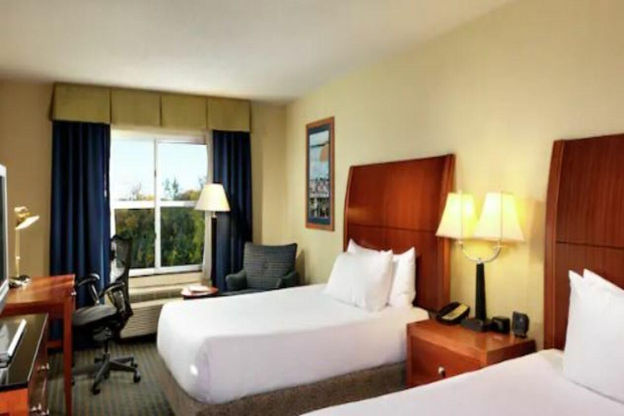 Hilton Garden Inn Милфорд Экстерьер фото