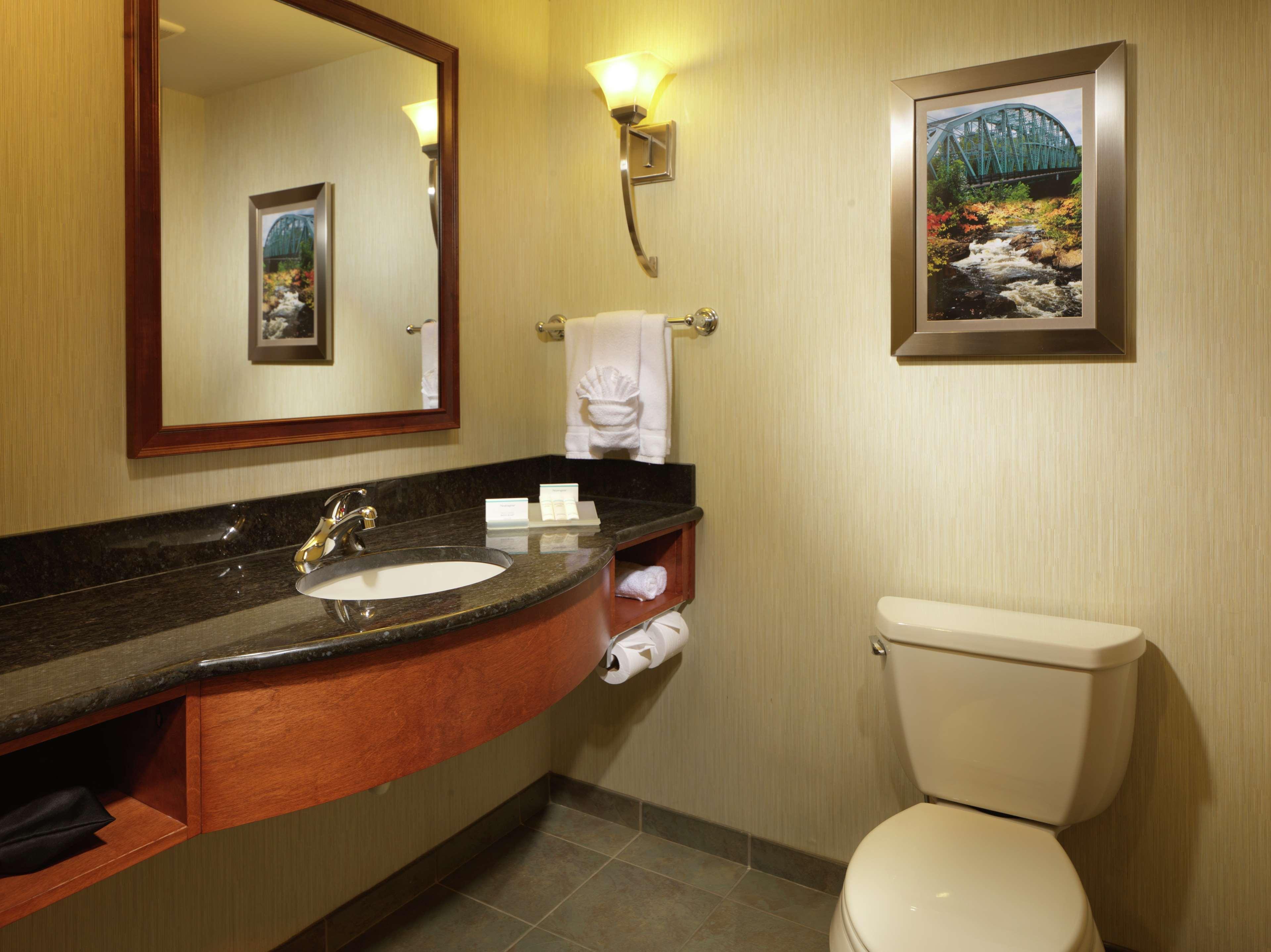 Hilton Garden Inn Милфорд Экстерьер фото