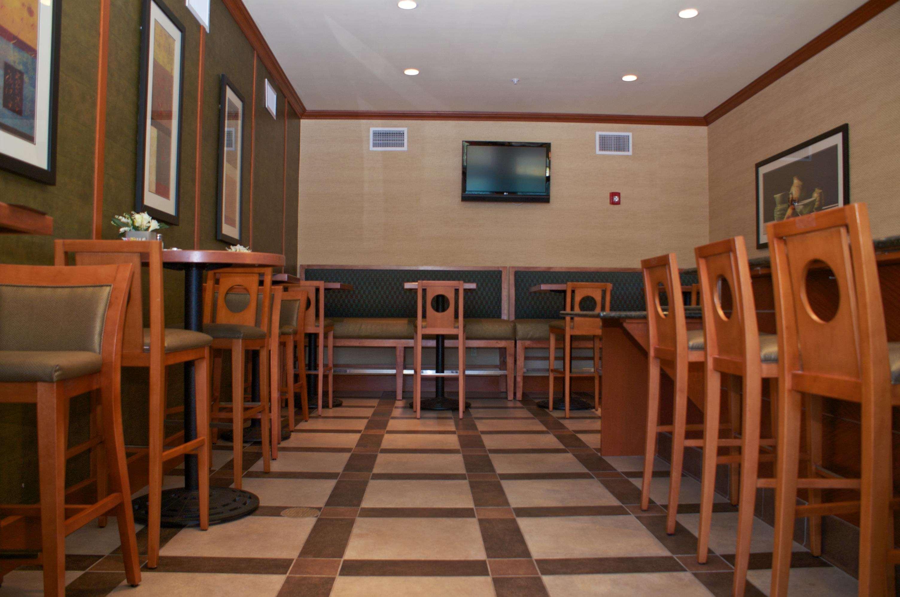 Hilton Garden Inn Милфорд Экстерьер фото