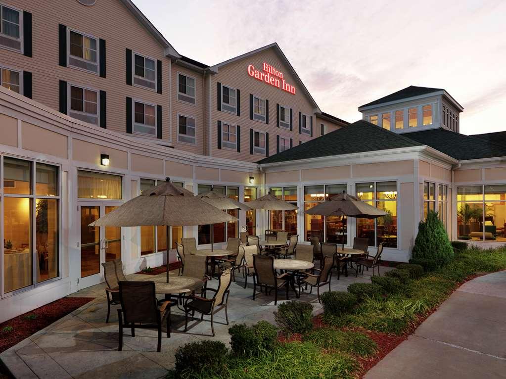Hilton Garden Inn Милфорд Экстерьер фото