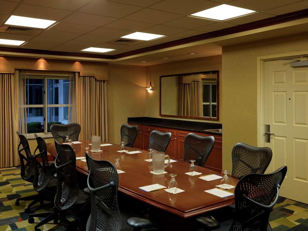 Hilton Garden Inn Милфорд Удобства фото