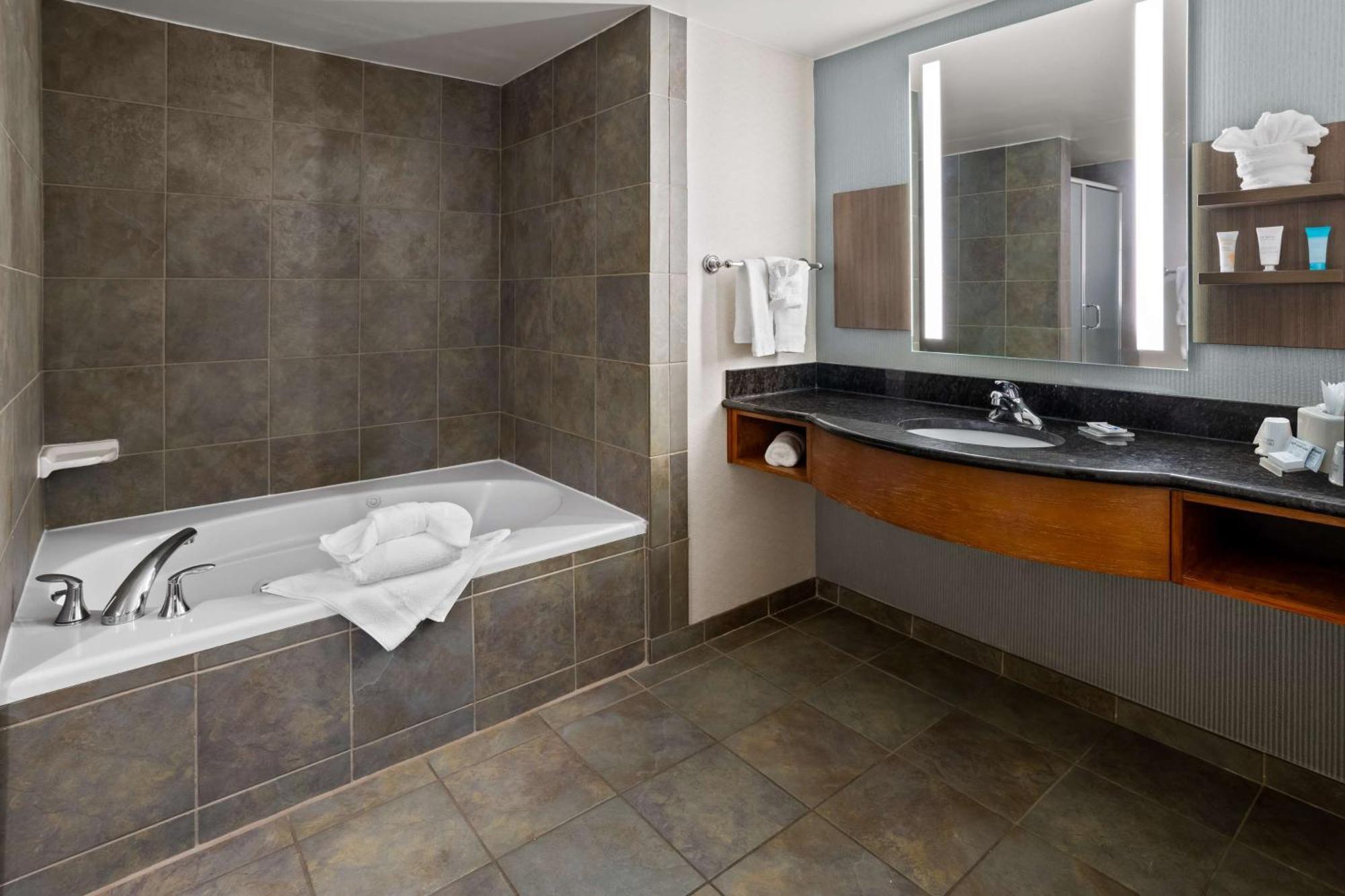 Hilton Garden Inn Милфорд Экстерьер фото