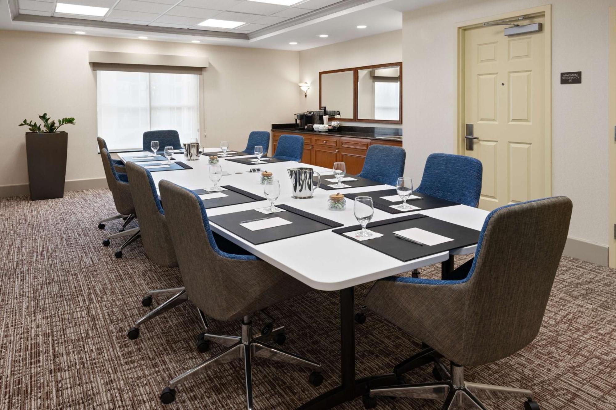 Hilton Garden Inn Милфорд Экстерьер фото