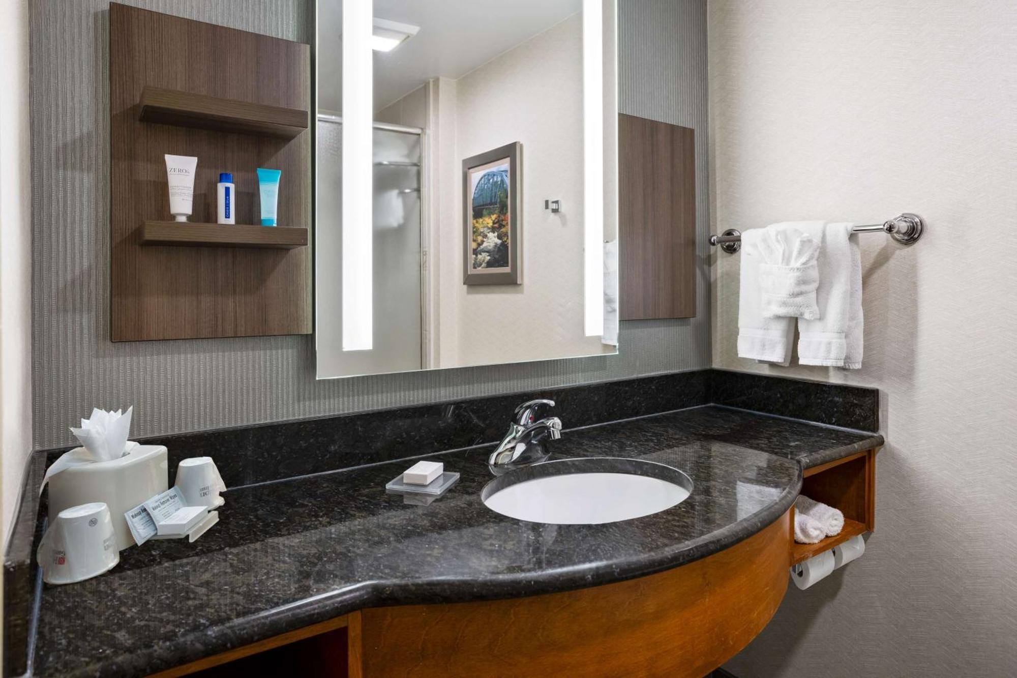 Hilton Garden Inn Милфорд Экстерьер фото