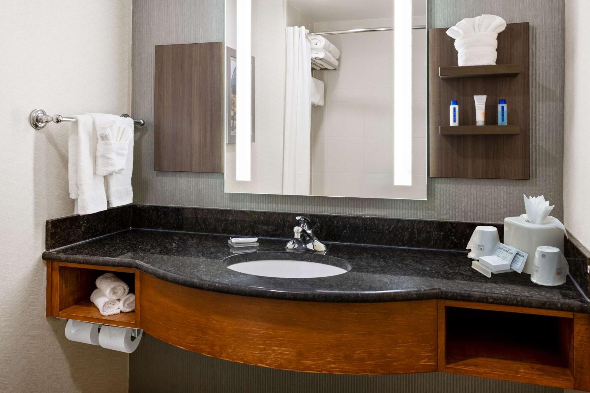 Hilton Garden Inn Милфорд Экстерьер фото