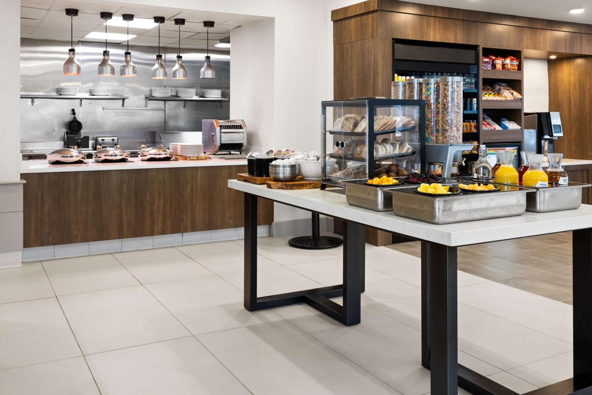 Hilton Garden Inn Милфорд Экстерьер фото